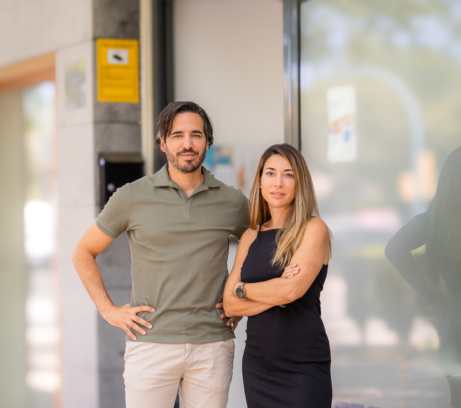 Víctor Hidalgo junto a Teresa Marín en la clínica